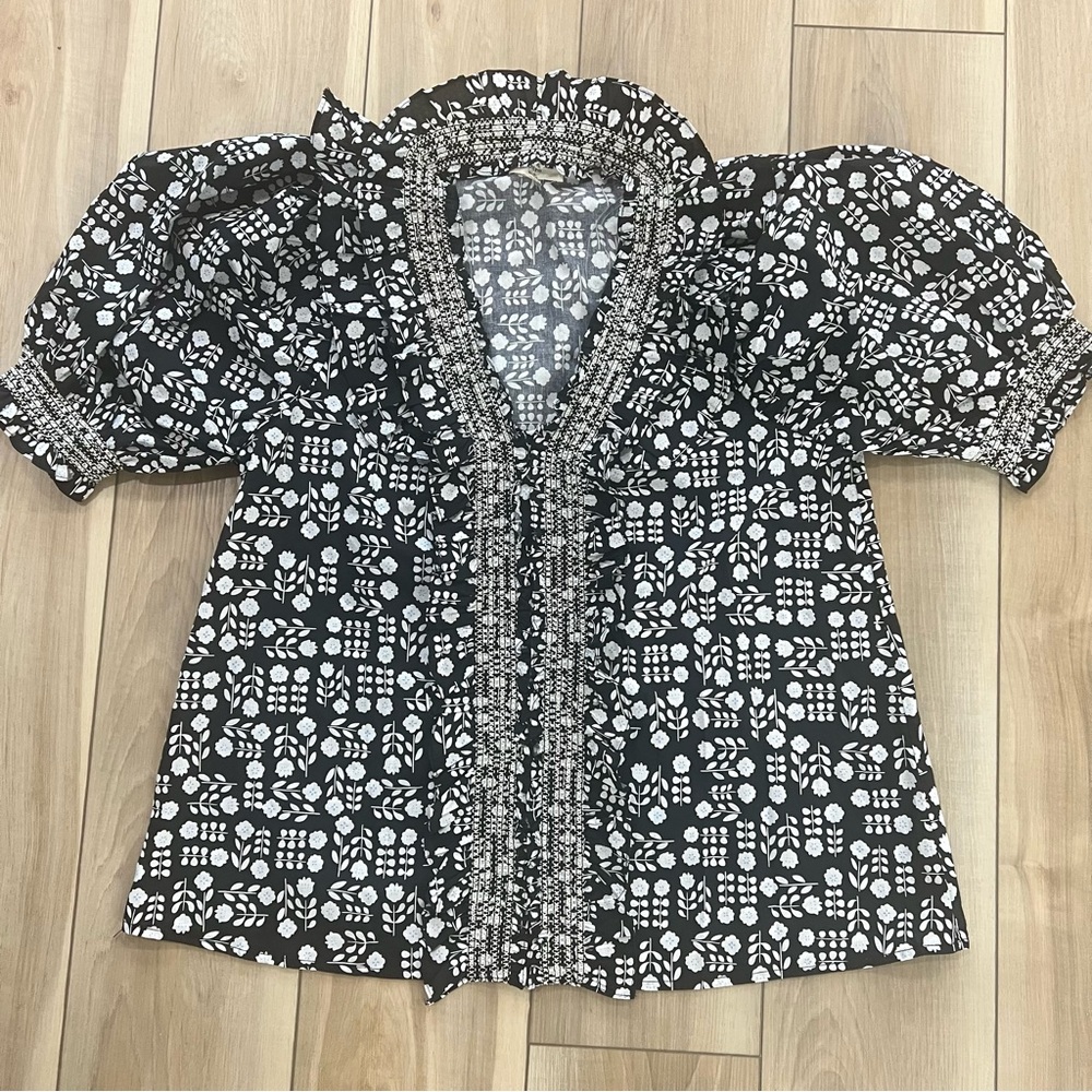 NWOT Entro Black and White Pamela Top / L